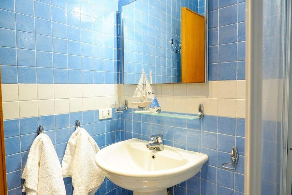 La Casa Di Antonia Apartment Ischia Luaran gambar